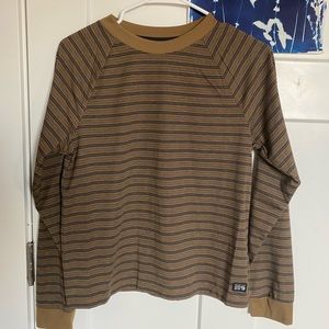 Long sleeved mountain hardwear tshirt